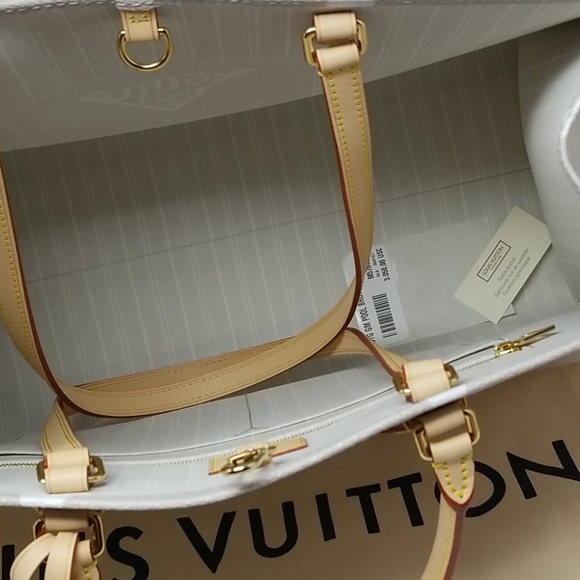 Sold BRAND NEW Louis Vuitton By the Pool Onthego GM - Picture 4 of 9